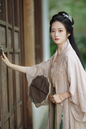 穿越女到处都是男的世界