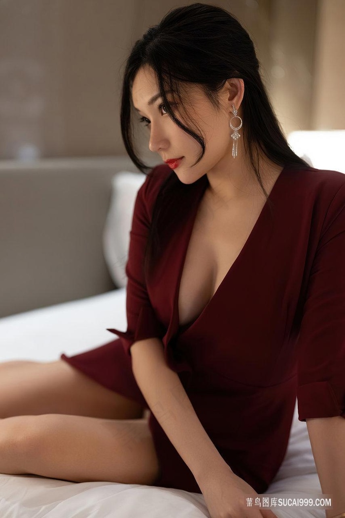 美女100%露出胸