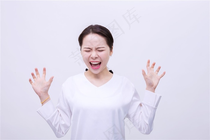 舌尖一点点的向里探去