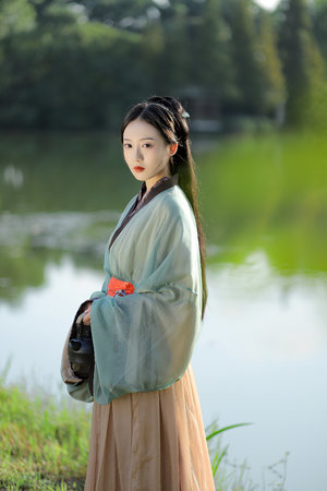 中尾芽衣子