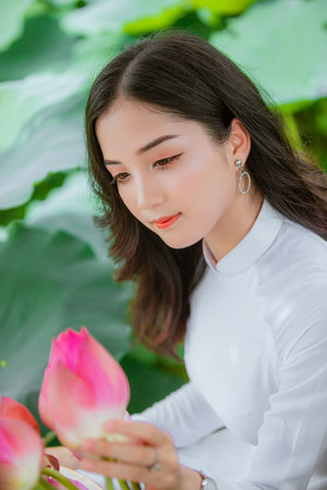 淫臀艳妇(全)王雪琴
