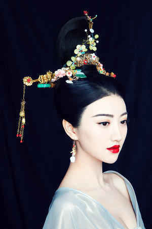 女人自己扒荫道让男人添