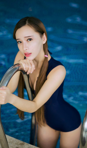 硕大在蕾丝旗袍美妇臀下进出