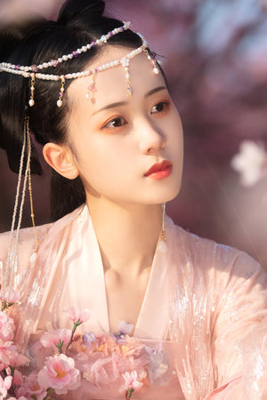 男人和女人在一起怼怼怼滑轮