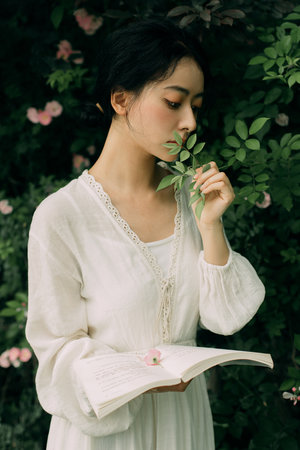 欧美多人一起插逼射精